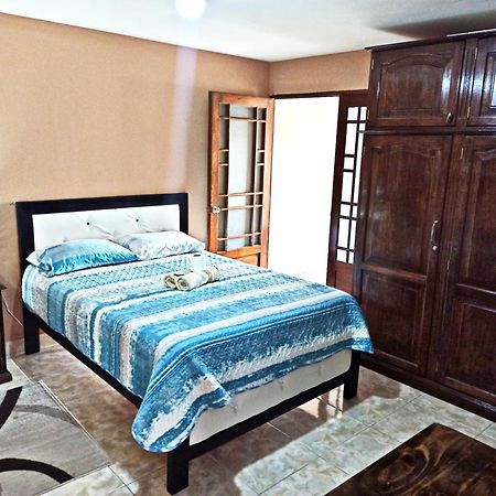Bed and Breakfast Residencial Moroni - Alojamiento En Кочабамба Екстер'єр фото