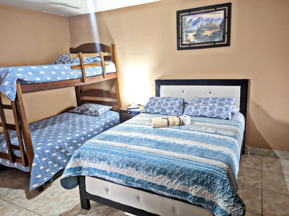Bed and Breakfast Residencial Moroni - Alojamiento En Кочабамба Екстер'єр фото