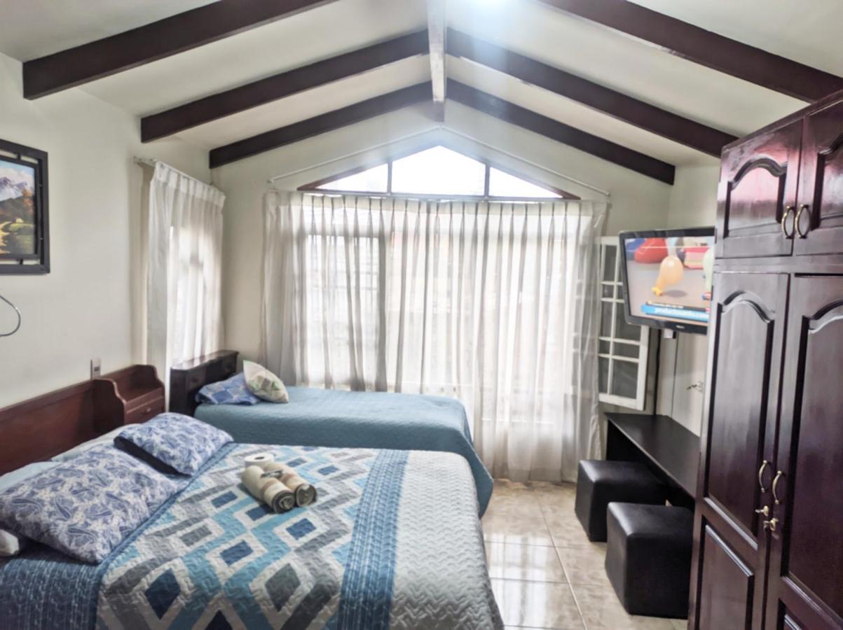 Bed and Breakfast Residencial Moroni - Alojamiento En Кочабамба Екстер'єр фото