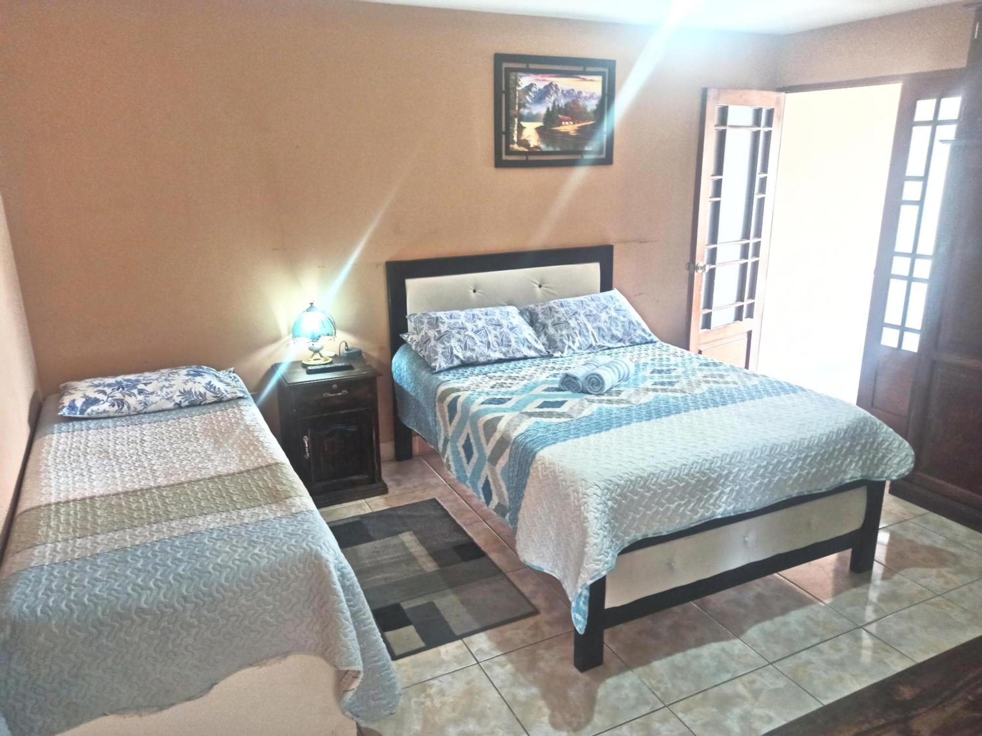 Bed and Breakfast Residencial Moroni - Alojamiento En Кочабамба Екстер'єр фото