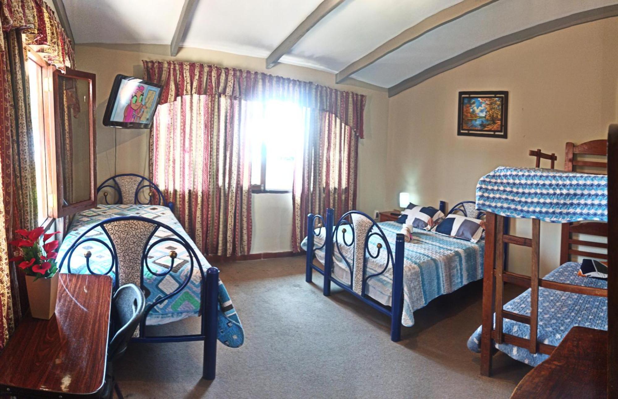 Bed and Breakfast Residencial Moroni - Alojamiento En Кочабамба Екстер'єр фото