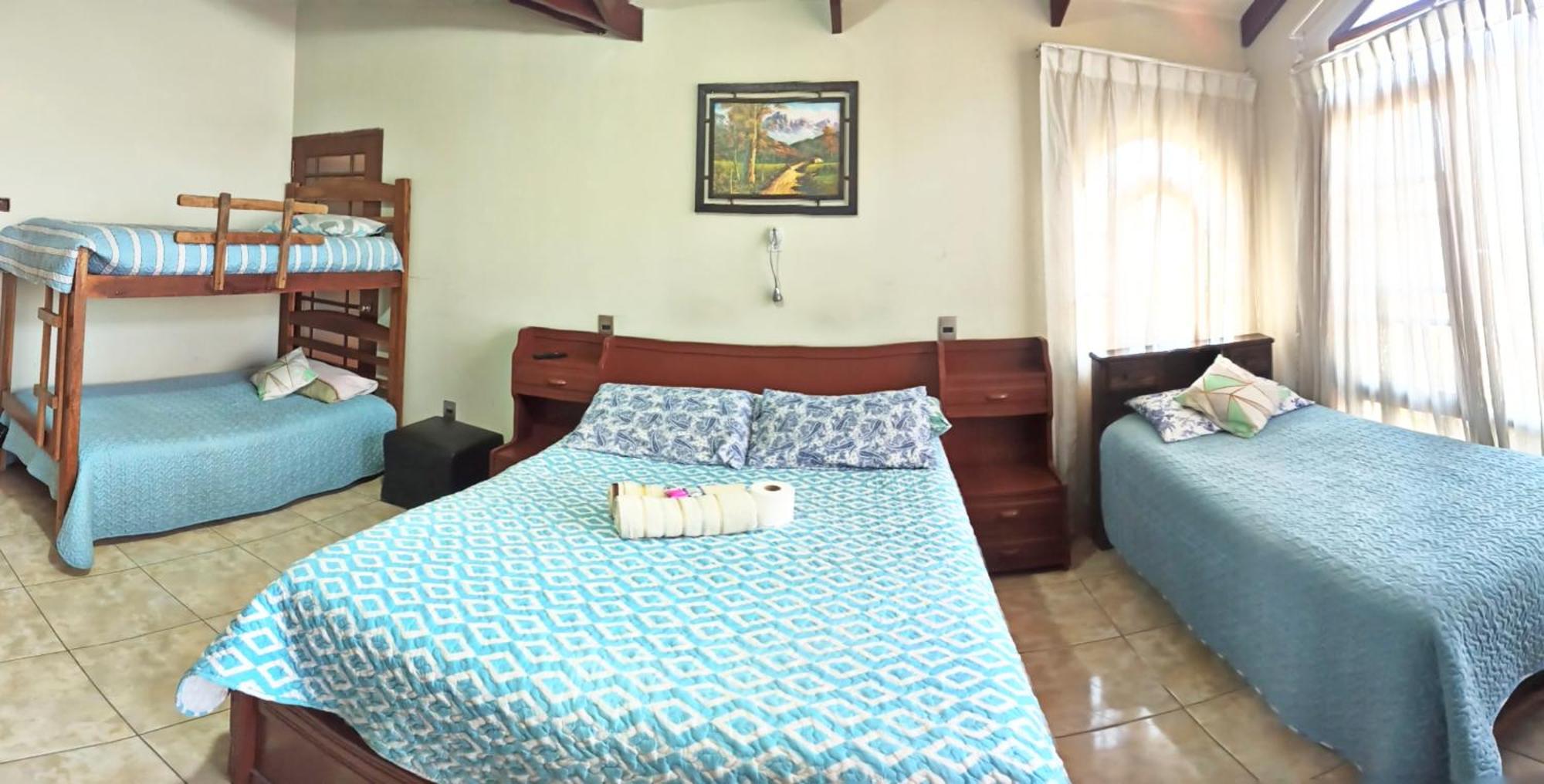 Bed and Breakfast Residencial Moroni - Alojamiento En Кочабамба Екстер'єр фото